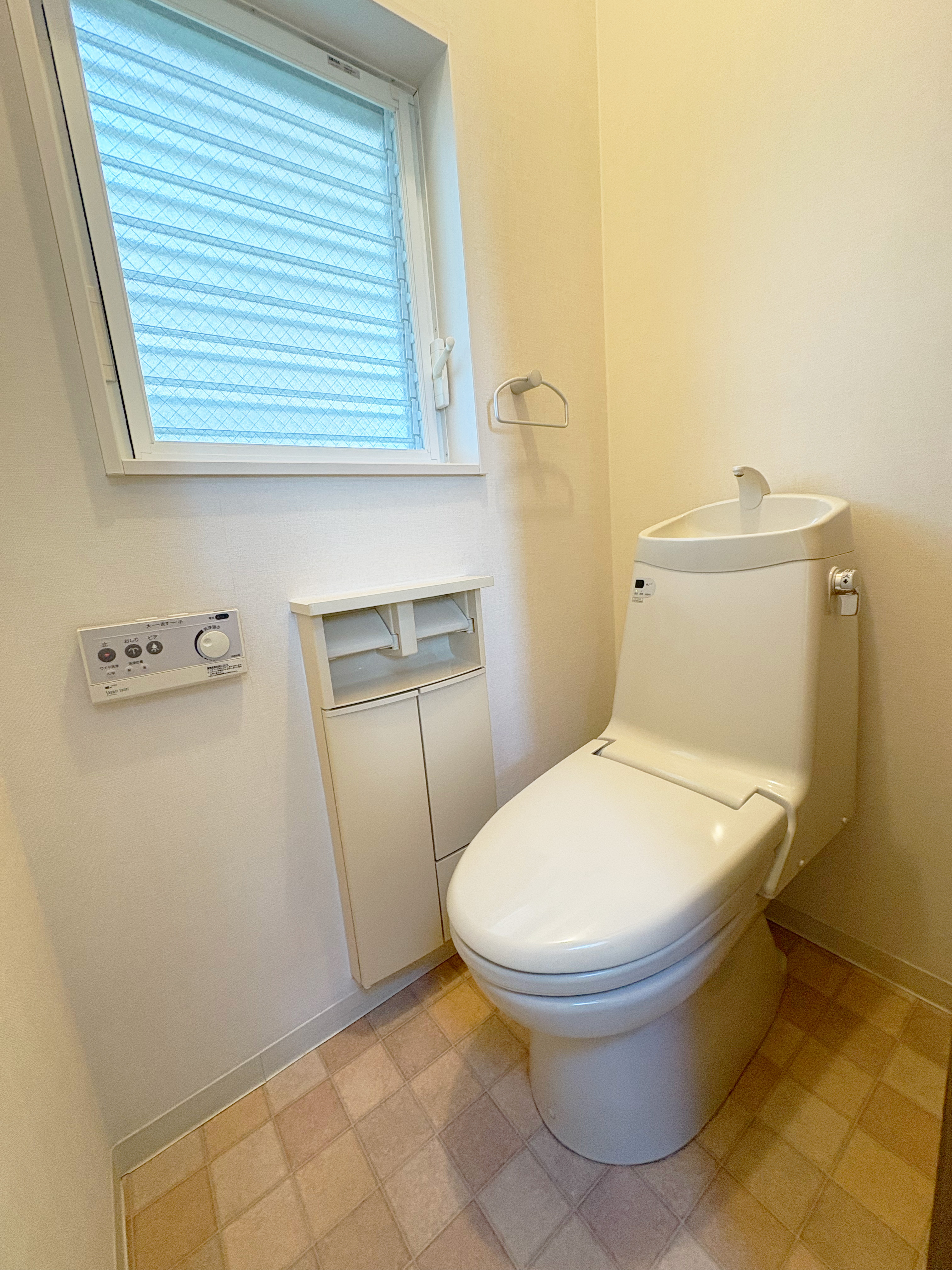 トイレも窓があり明るいです